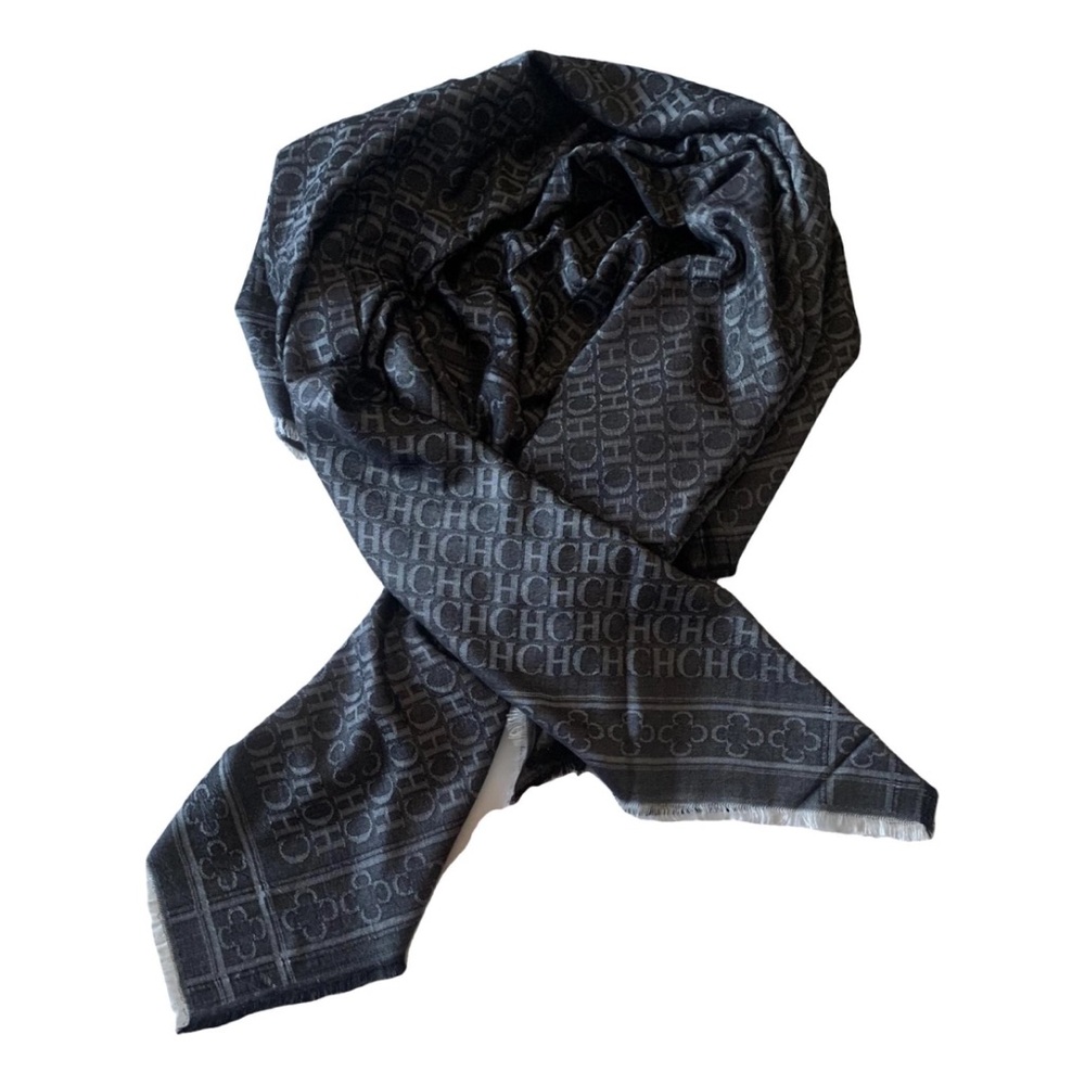 NWOT Carolina Herrera Dark Gray and black Logo Scarf wrap
